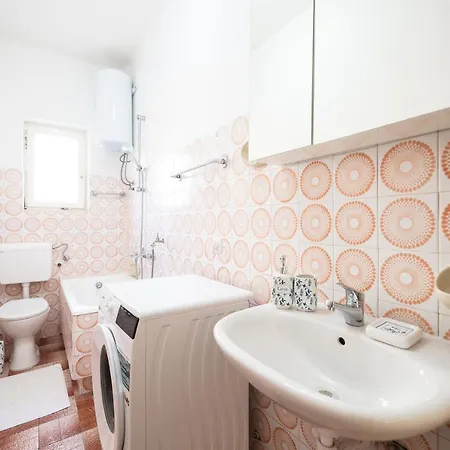 3 Bedroom For 5 People Apartman