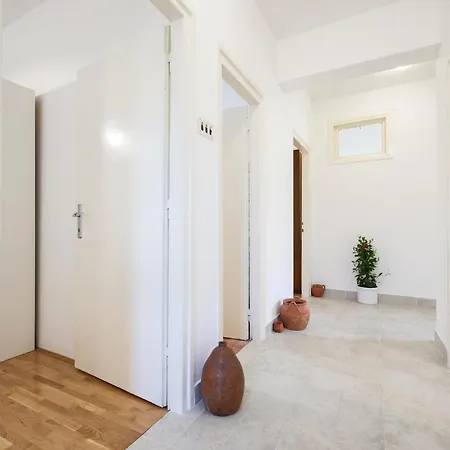 3 Bedroom For 5 People