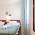 Apartamento 3 Bedroom For 5 People Zadar