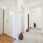 3 Bedroom For 5 People