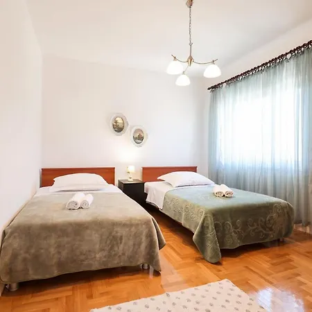 Apartamento 3 Bedroom For 5 People Zadar