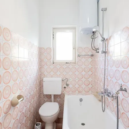 3 Bedroom For 5 People