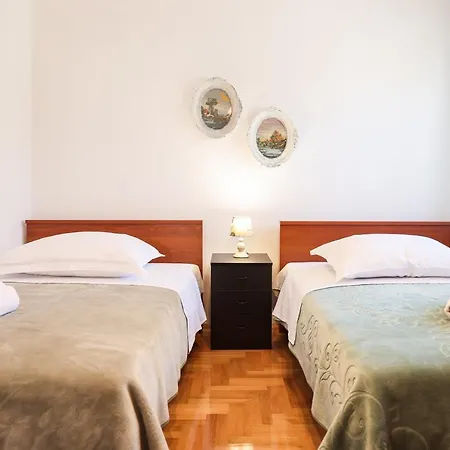 3 Bedroom For 5 People